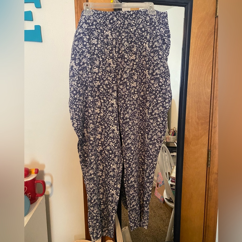 Jessica Simpson dressy joggers